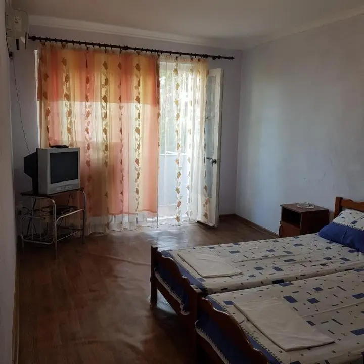 Лдзаа: Ldzaa 1komn. kv. na beregu morja
