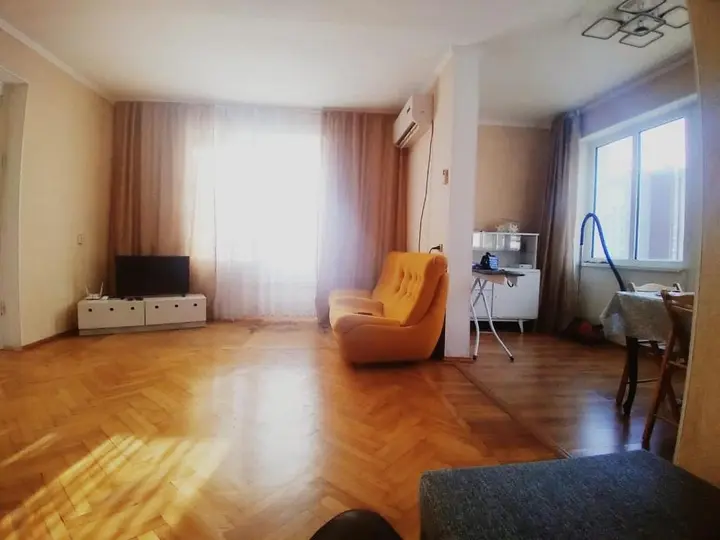 Гагра: 3-h komnatnaja kvartira s vidom na more