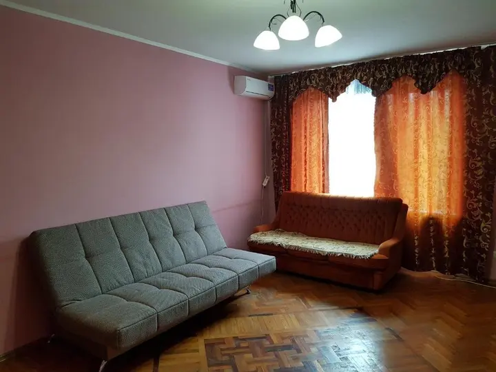 Гагра: 3-h komnatnye apartamenty po ulitse Abazgaa