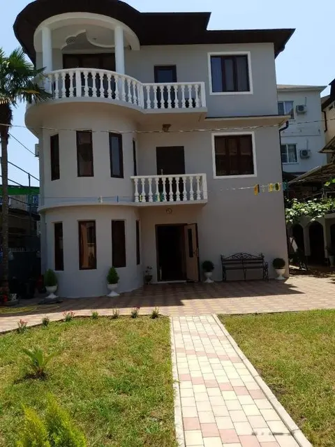 Гагра: La Villa