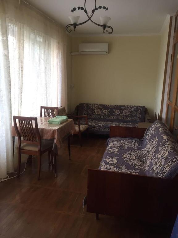 Гагра: Apartment on Abazgaa Street 59/1