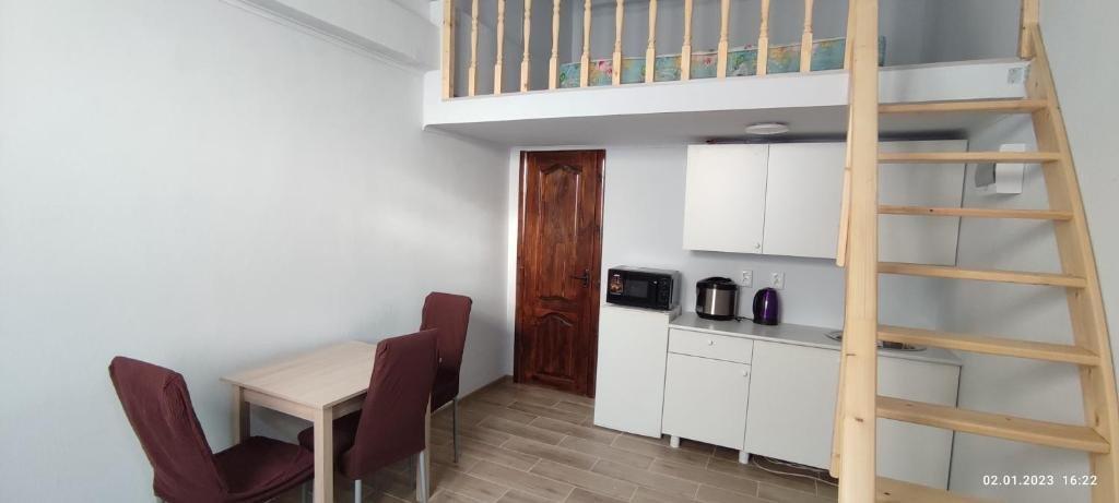 Гагра: Apartamenty na Lakoba 13