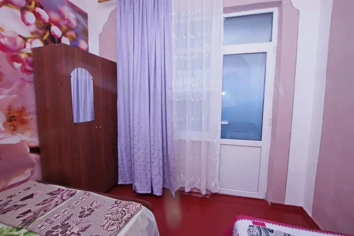 Верхняя Эшера: V Gostyah U Anny