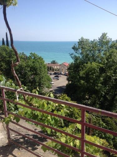 Гагра: Guest House on Geroyev 16 Marta 12