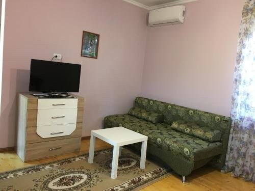 Сухум: Guest house on Shakirbay 11