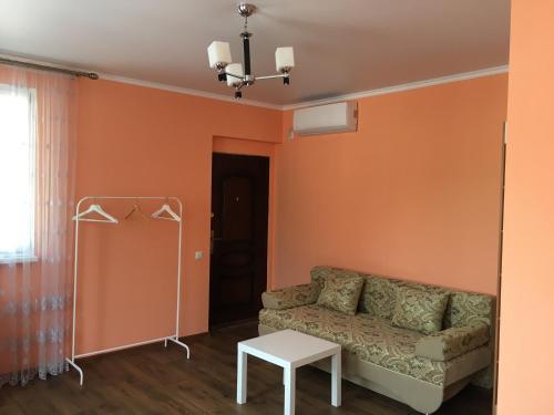 Сухум: Guest house on Shakirbay 11