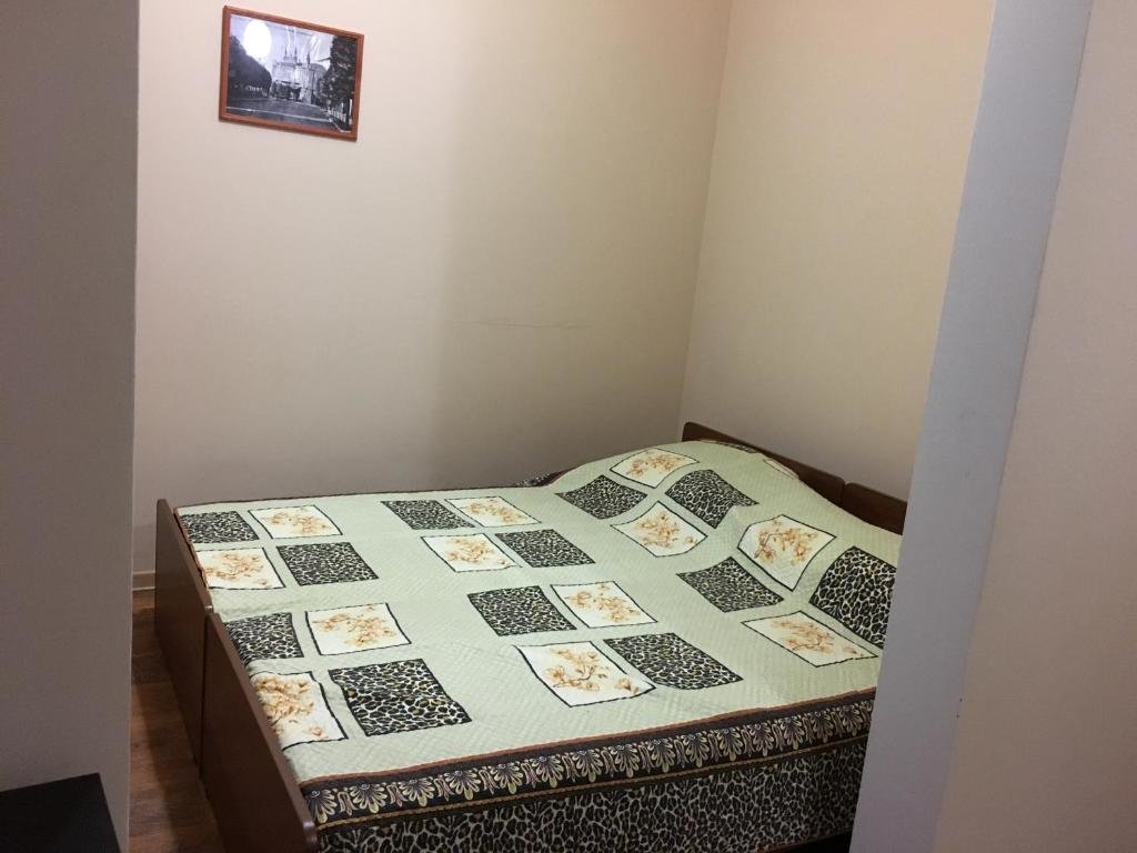 Сухум: Guest house on Shakirbay 11