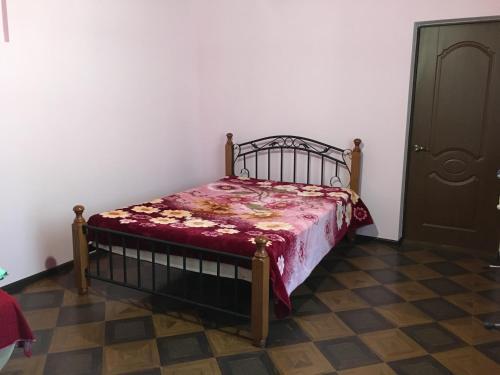 Сухум: Guest house on Shakirbay 11