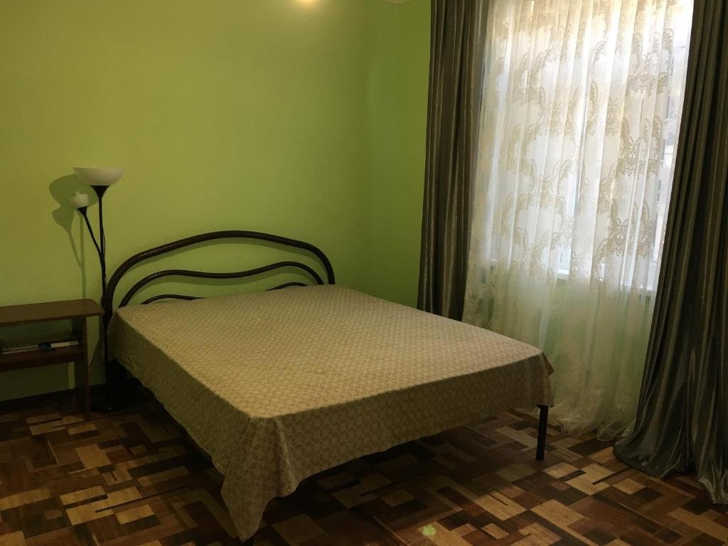 Сухум: Guest house on Shakirbay 11