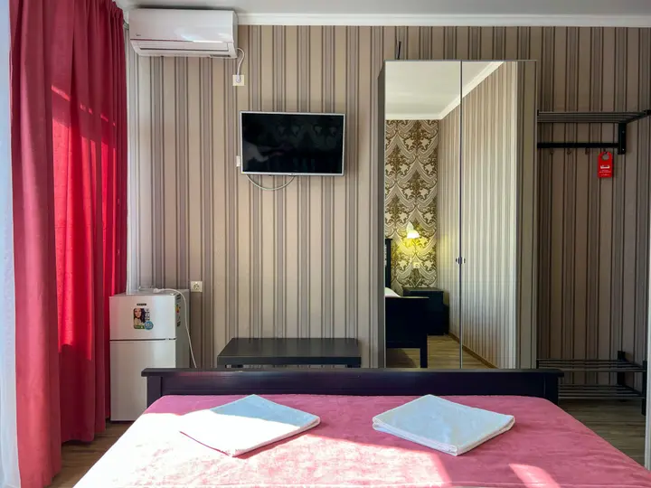 Гагра: Hotel Medoviy