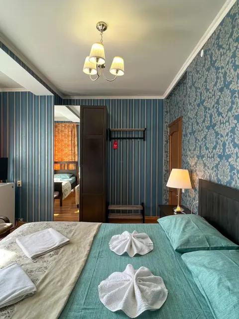 Гагра: Hotel Medoviy