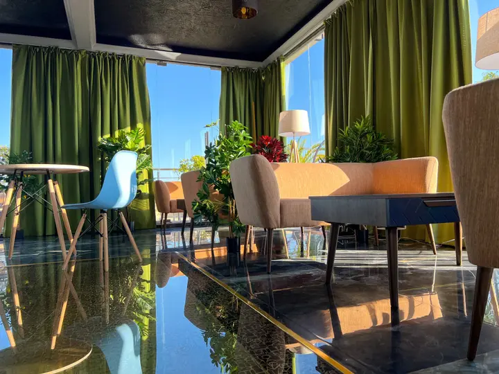 Гагра: Hotel Medoviy