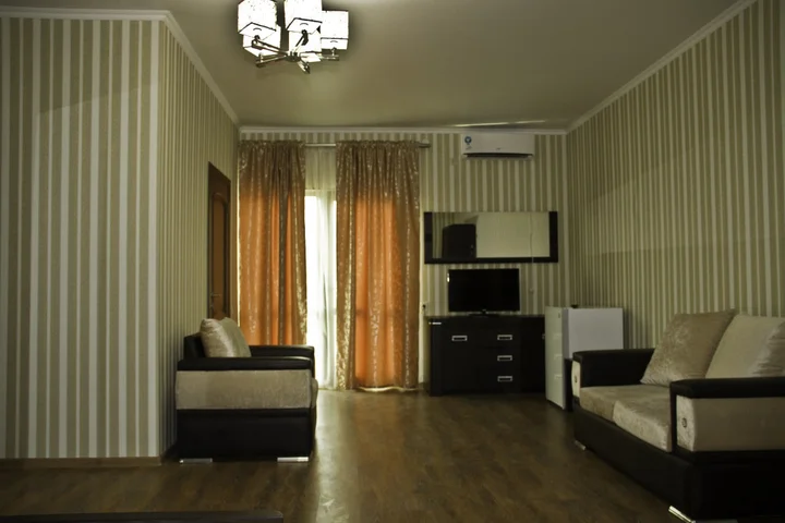 Гагра: Hotel Medoviy
