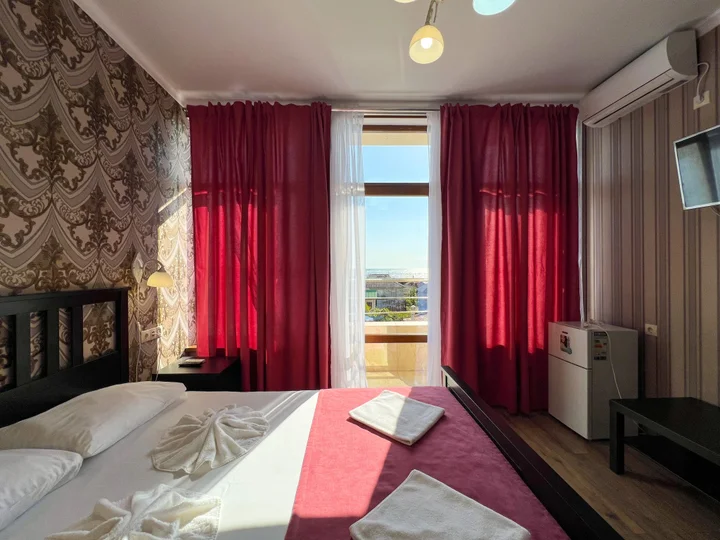 Гагра: Hotel Medoviy