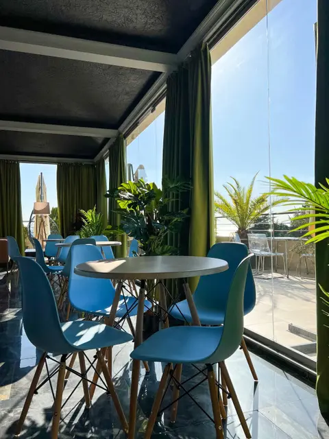 Гагра: Hotel Medoviy