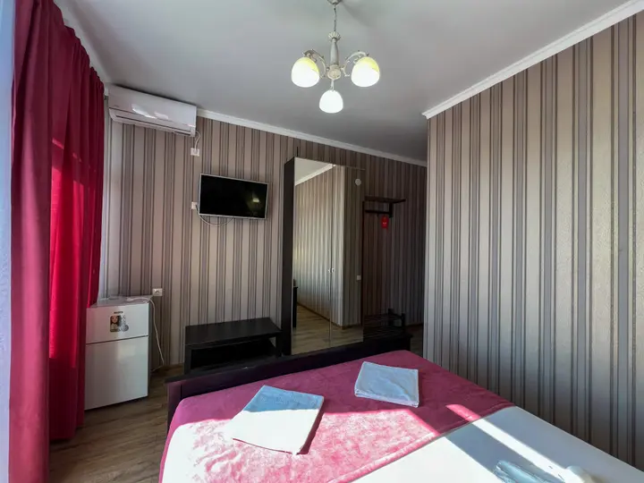 Гагра: Hotel Medoviy