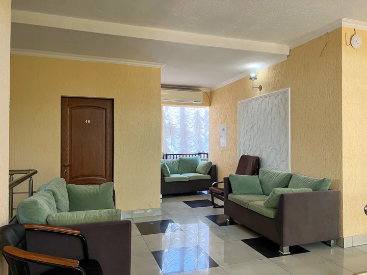 Гагра: Hotel Medoviy