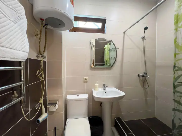 Гагра: Hotel Medoviy