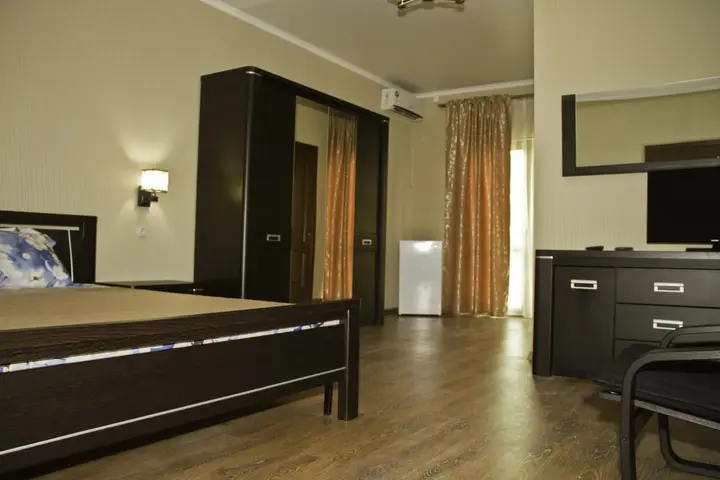 Гагра: Hotel Medoviy