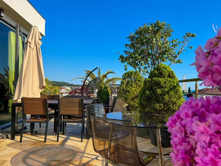 Гагра: Hotel Medoviy