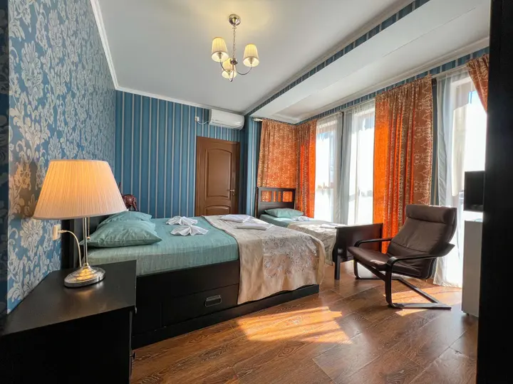 Гагра: Hotel Medoviy