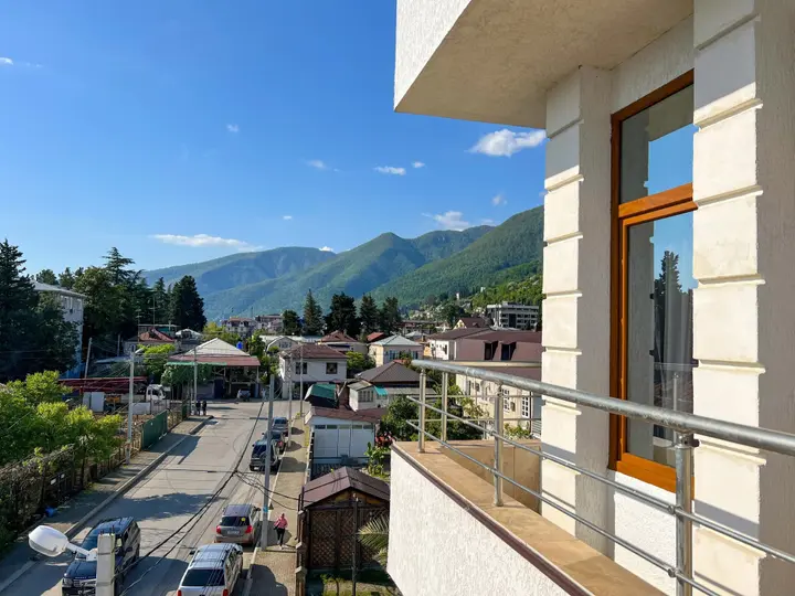 Гагра: Hotel Medoviy