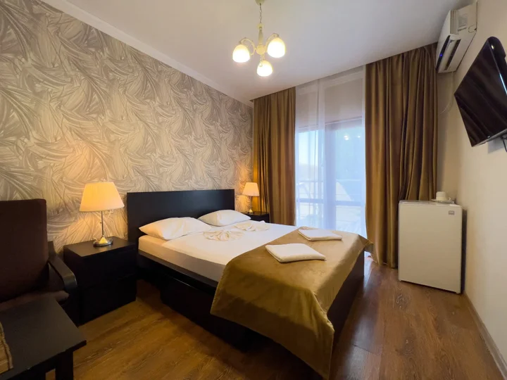 Гагра: Hotel Medoviy
