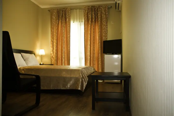 Гагра: Hotel Medoviy