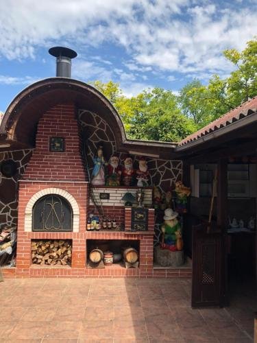 Молочный: Pitsunda Valentina house
