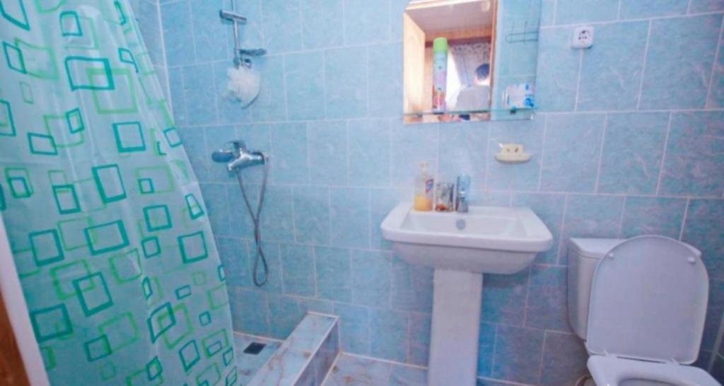 Алахадзи: U Artura i Yli