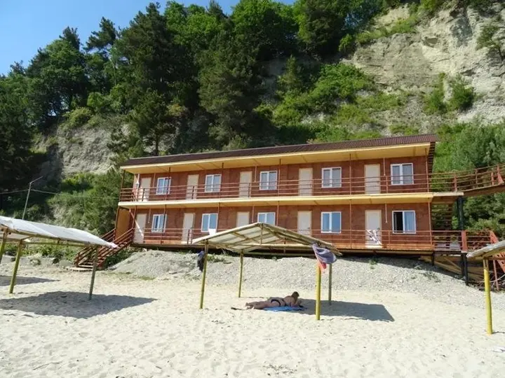 Лдзаа: Guest House Patrisia 2