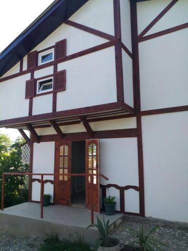 Цкуара: Guest House Kiparis
