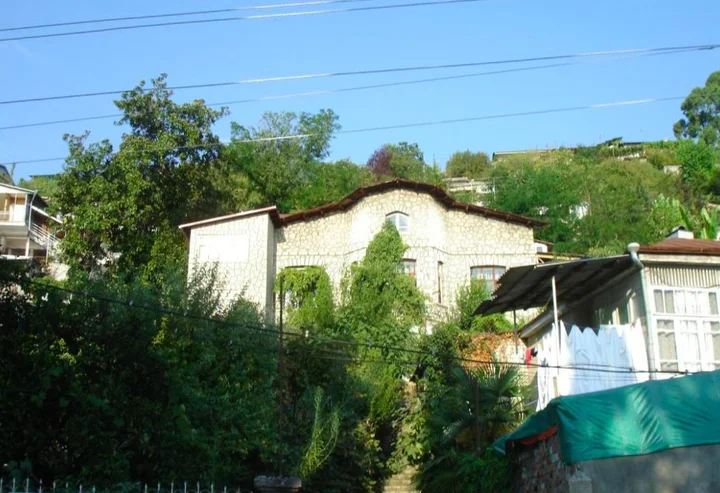Гагра: Guest House Leon