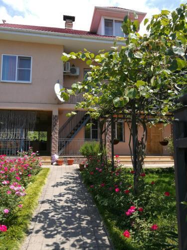 Гагра: Guest House Villa Roza