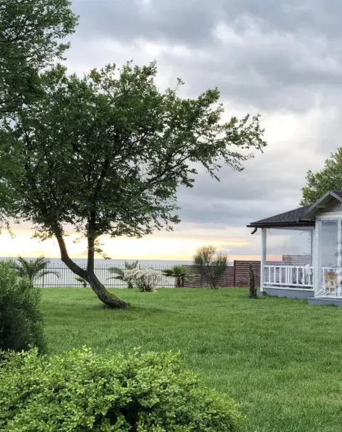 Гудаута: Inzhir Villadzh (Injir Village)