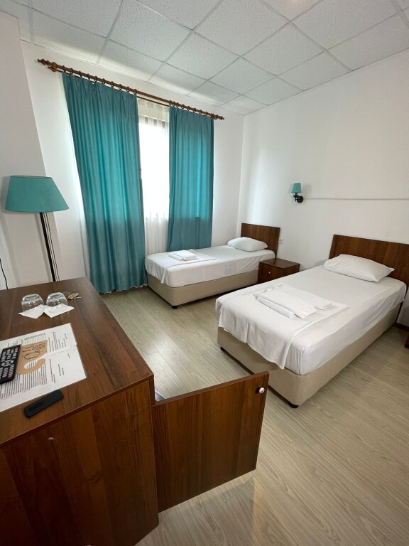 Лдзаа: Lucette Guest House
