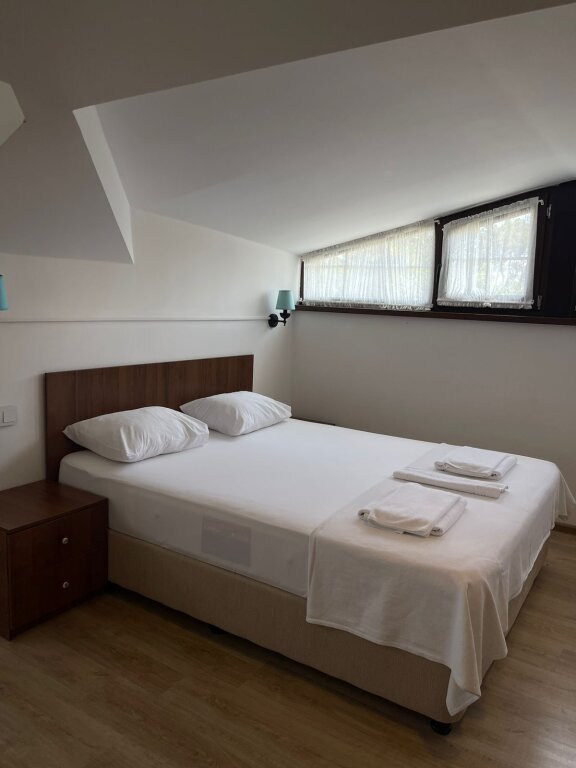 Лдзаа: Lucette Guest House