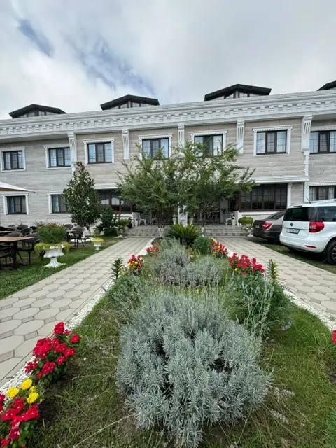 Лдзаа: Lucette Guest House