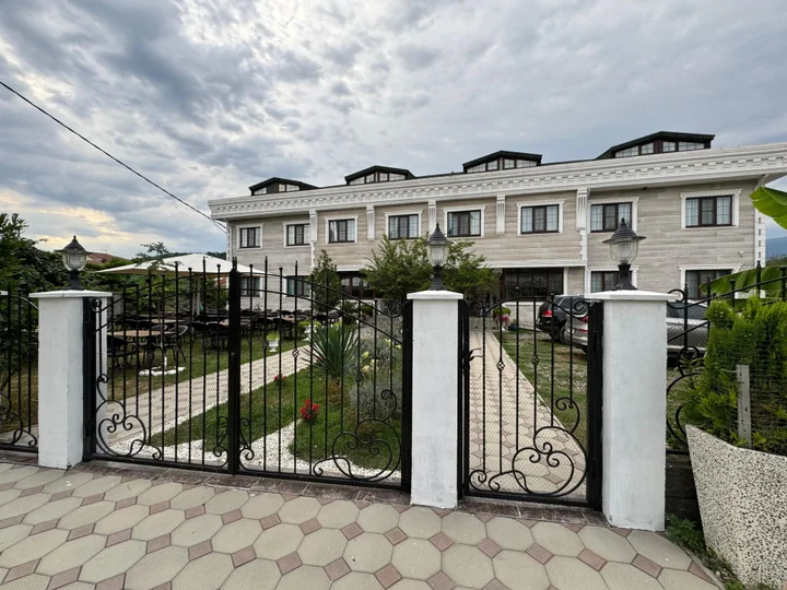 Лдзаа: Lucette Guest House