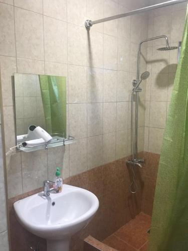 Пицунда: Guest House Kiparis