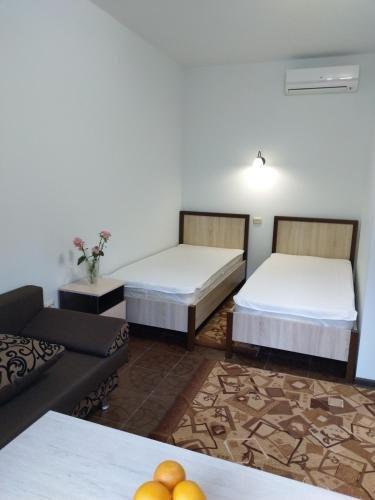Пицунда: Guest House Kiparis