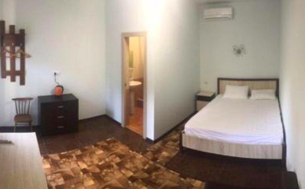 Пицунда: Guest House Kiparis