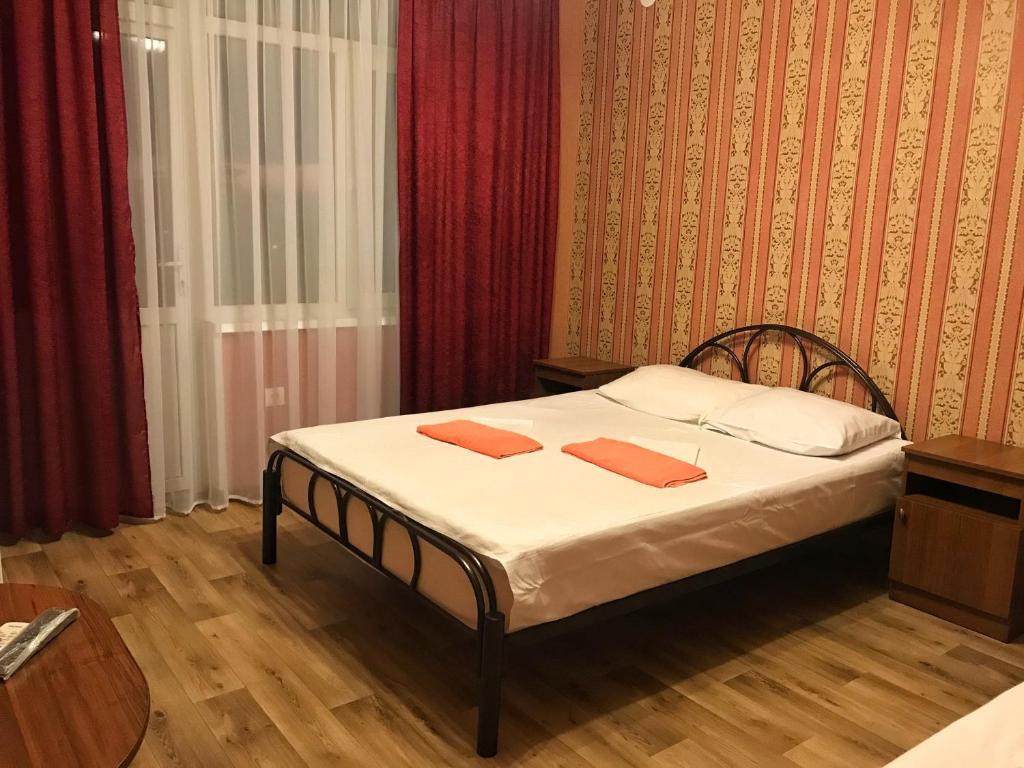 Гагра: Guest House Elmas