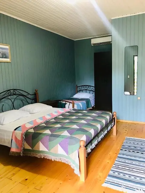 Лдзаа: Guest House E&M
