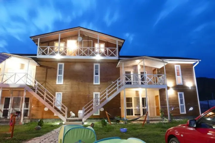 Лдзаа: Pine Beach Hotel