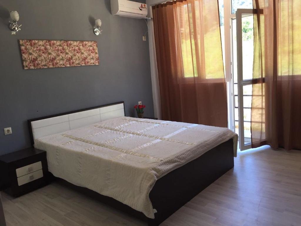 Новый Афон: Mirraflores Hotel