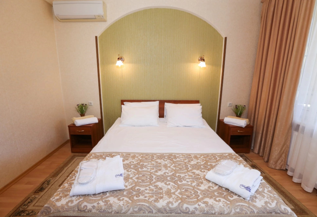 Пицунда: Delfin Hotel