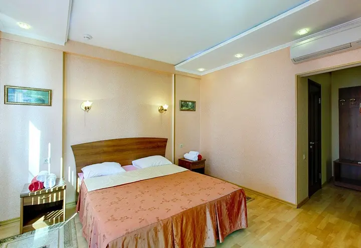 Пицунда: Delfin Hotel