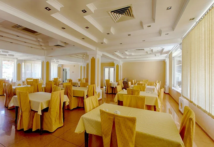 Пицунда: Delfin Hotel