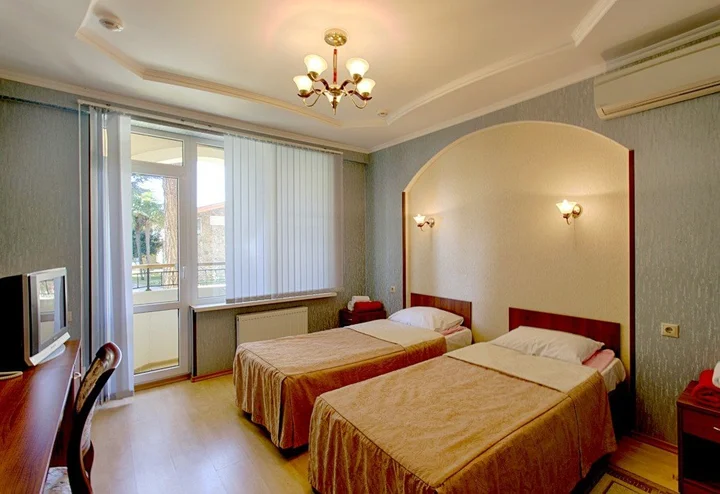 Пицунда: Delfin Hotel